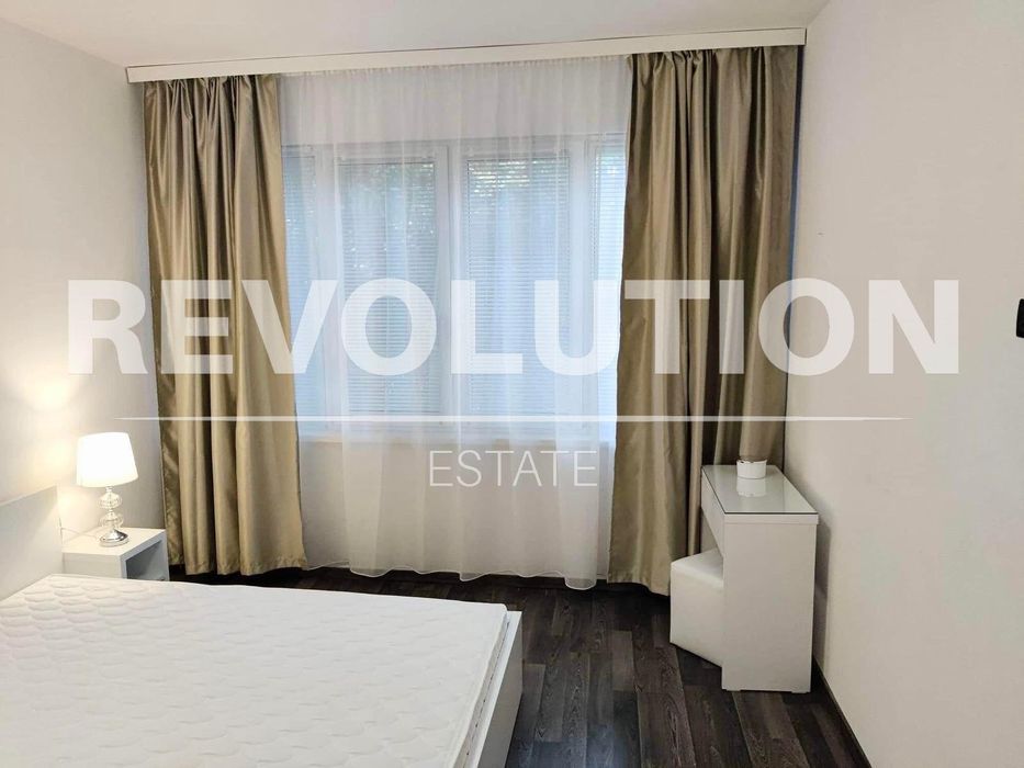 Дава се под наем Тристаен апартамент в Варна, Център - 100 кв.м за 698.19 € - Снимка #4
