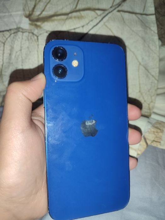 Айфон 12  синий цвет