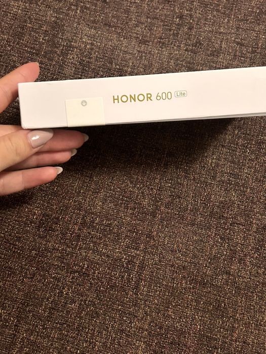 Honor 600 Lite sigilat