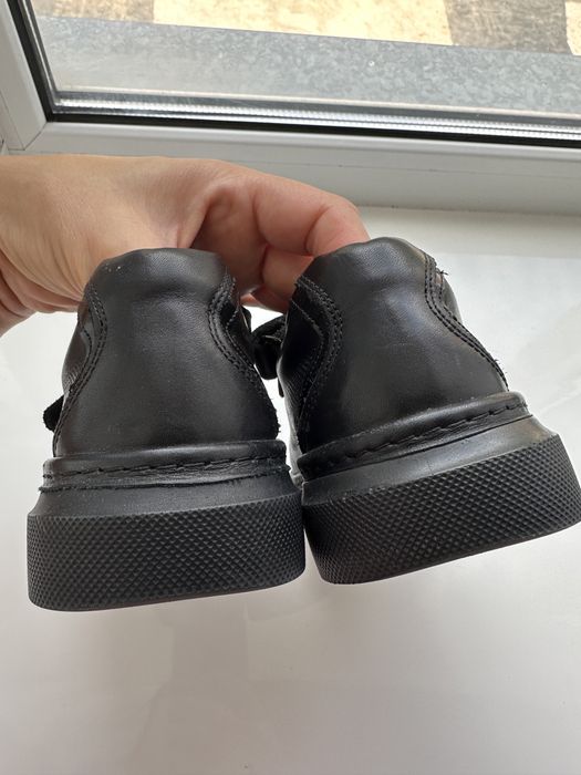 Продам школьные туфли