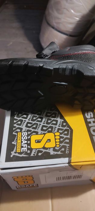 Зимни работни обувки.