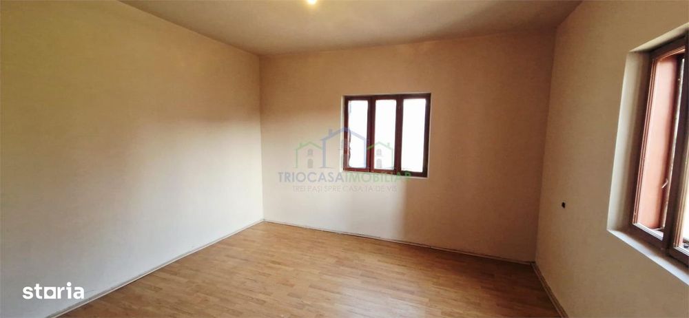 Casa Bradesti , teren  intravilan 7952 mp , deschidere 33 m la DE 70