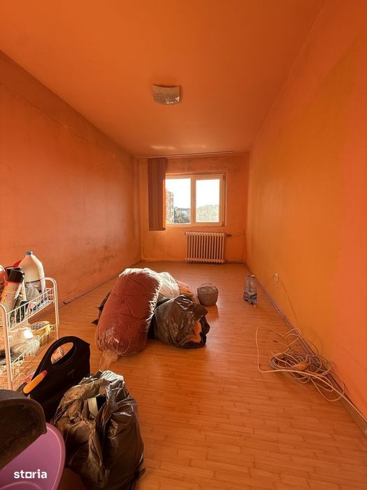 Apartament 3 camere, etaj 2, semidecomandat - Piata Doina