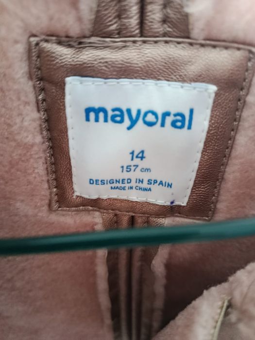 Продам куртку на девочку