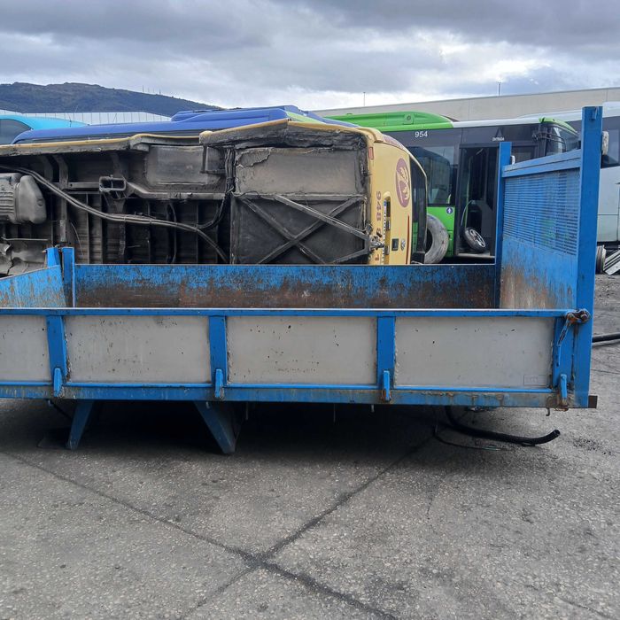 самосвален кош комплект с подшаси и крик