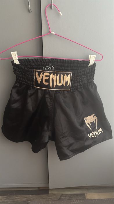 Дамски спортни къси панталони VENUM