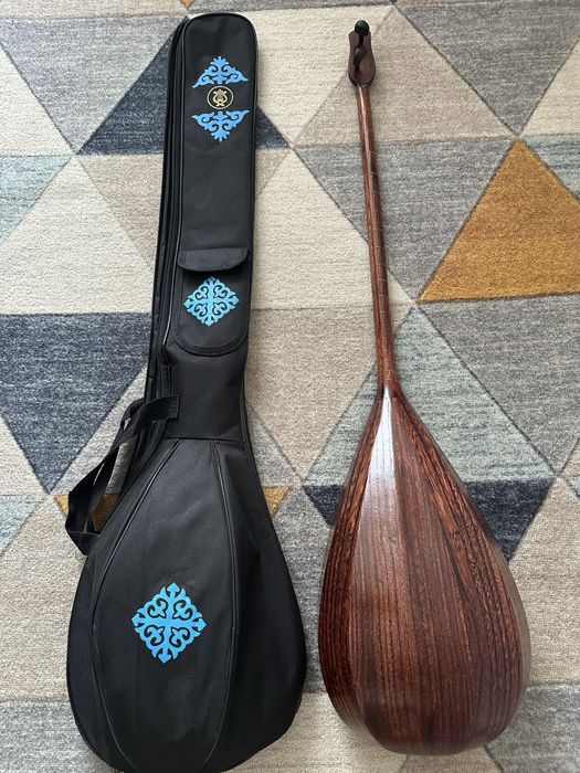 Фирменное домбыра от компаний “Mıras”