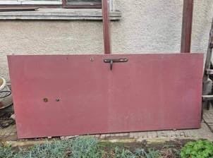 Блиндирана входна врата, 2 патронника, горен и долен.