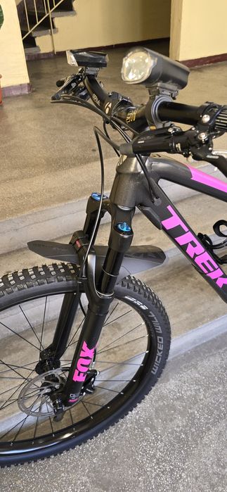 Bicicleta full suspension Trek