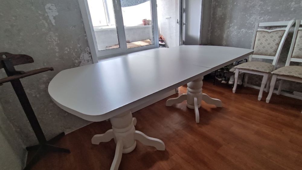 Стол со стульями