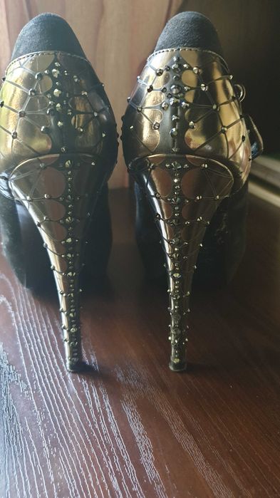 Обувь женская  на каблуке