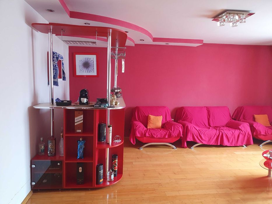 Bar de interior ptr living cu spatii de depozitare generoase