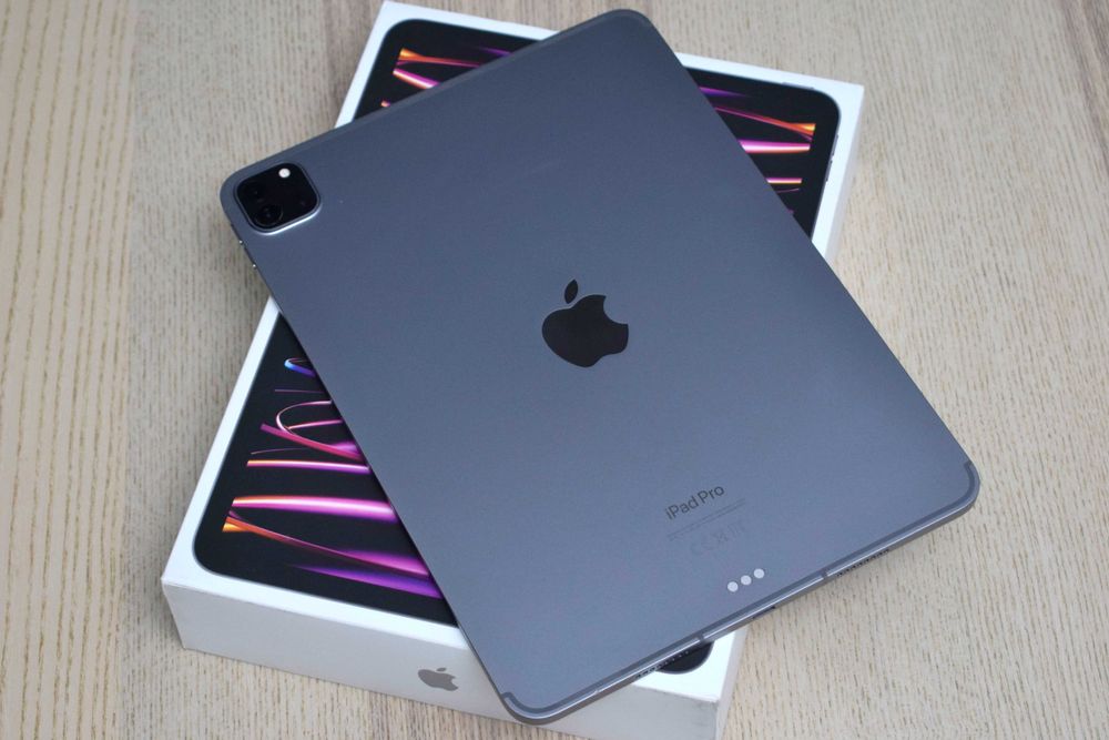 iPad Pro 11" M2 Cellular 5G pachet complet + husa folio Apple