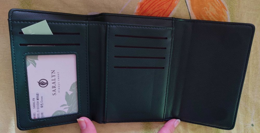 Малък кожен портфейл