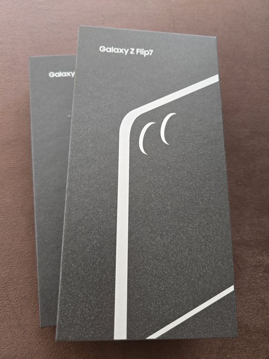 Samsung Galaxy Z Flip 7 256GB Jet Black 24м. Гаранция - Неотварян!