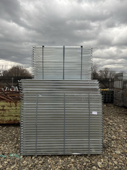 Schelă metalică, podine, picioare reglabile, cavaleti