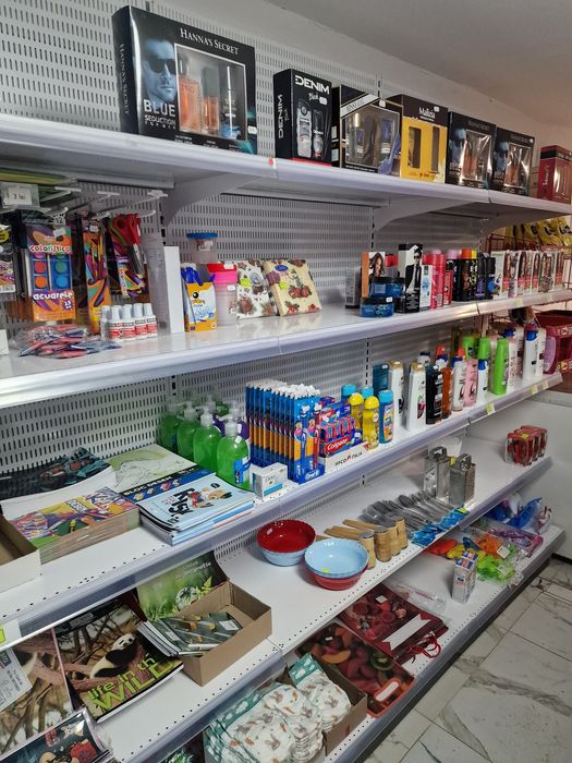 Vind rafturi metalice pentru magazin