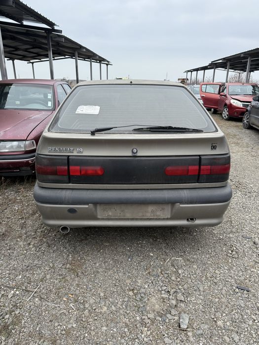 Рено 19 1.8 75 кс 1994 г бензин на части