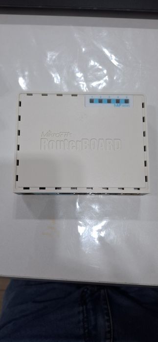 Wi-Fi роутер MikroTik hAP (RB951Ui-2nD)