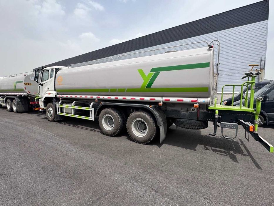 Vodovoz 20 KUB. Sinotruk HOWO 6×4 Водовоз. Тайер Тошкентда