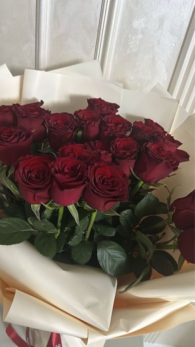 Продаю цветы- розы красные