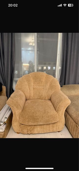 Отдам рабочий диван и два кресла