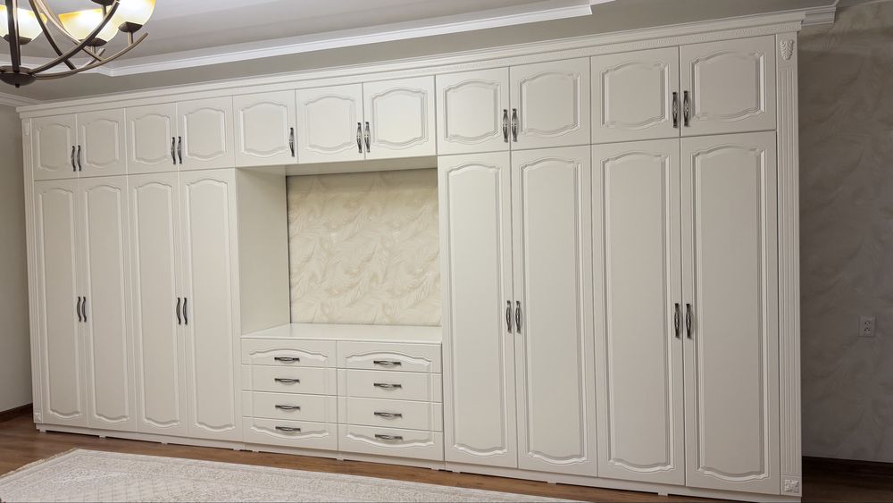 Продается шкаф в спальную или в гардероб