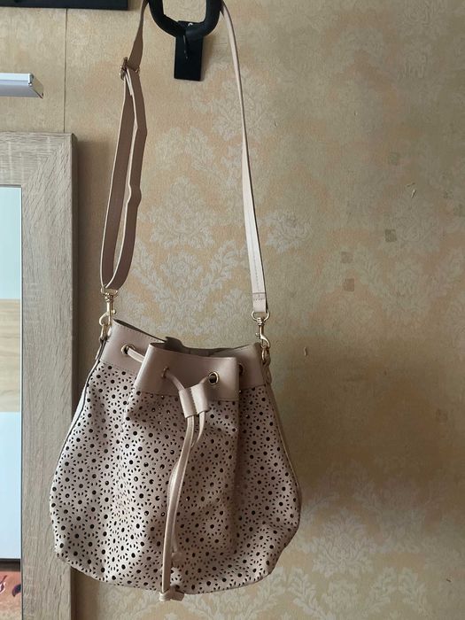 Vand geanta de vara roz pudrat.