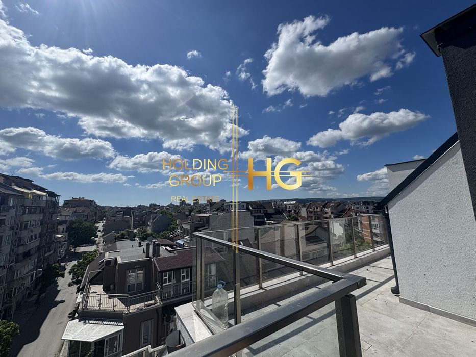 Панораме тристаен под спирка Патриарха