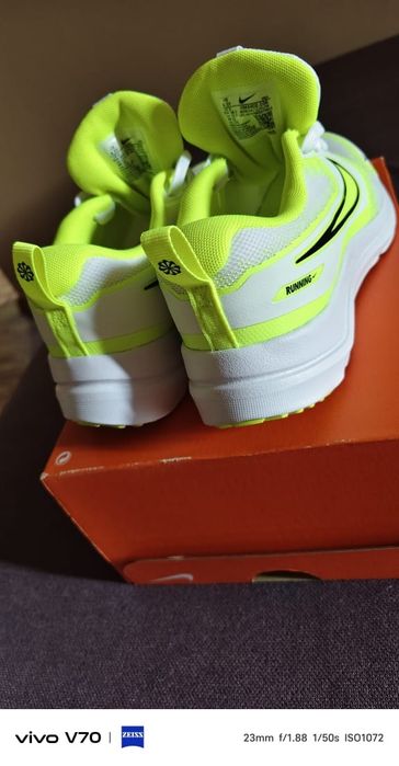 Продам беговые кроссовки Nike оригинал 36р