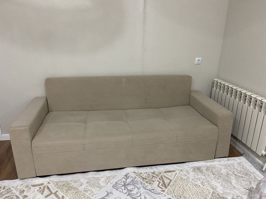 Диван и кухонный стол