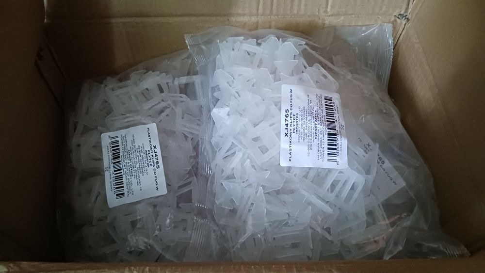 Distanțiere cu pene