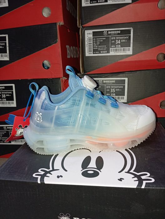 Кроссовки по 8000 тг