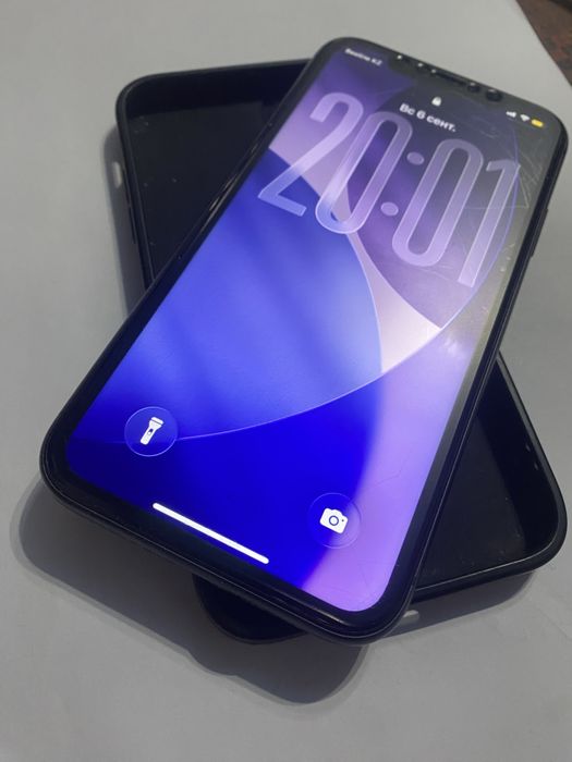iphone 11 64гб  .