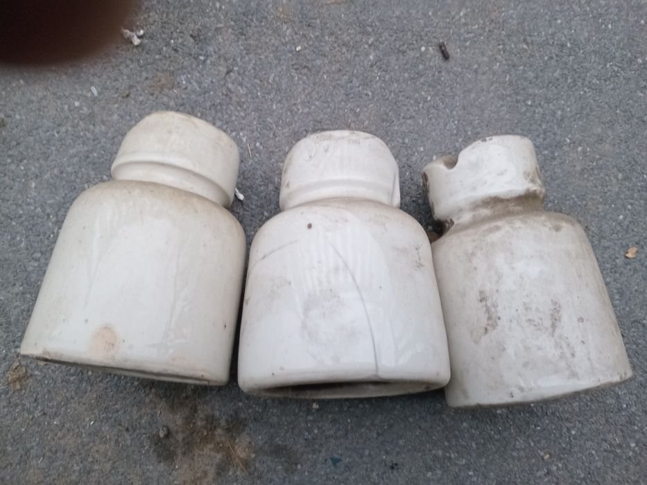 Продам изоляторы 3шт