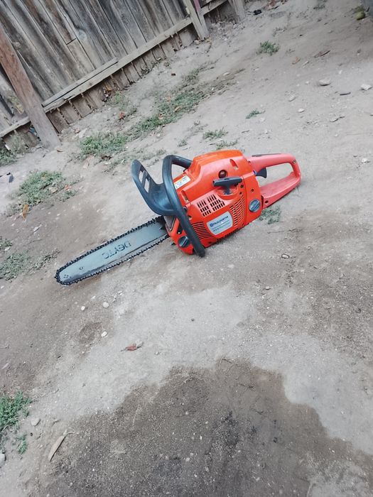 Vând drujba Husqvarna