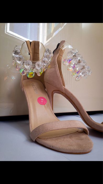 Pantofi cu toc, eleganți