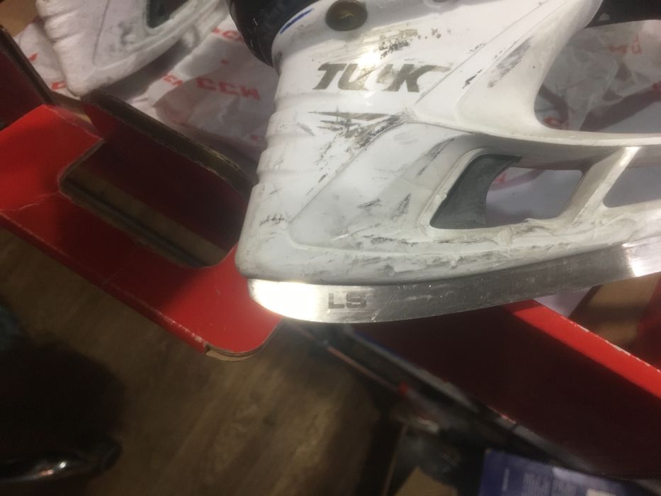 Коньки хоккейные.