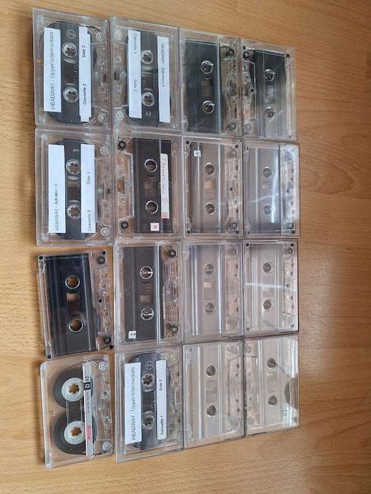 14 броя аудио касети с кутийки, уроци по немски и английски.