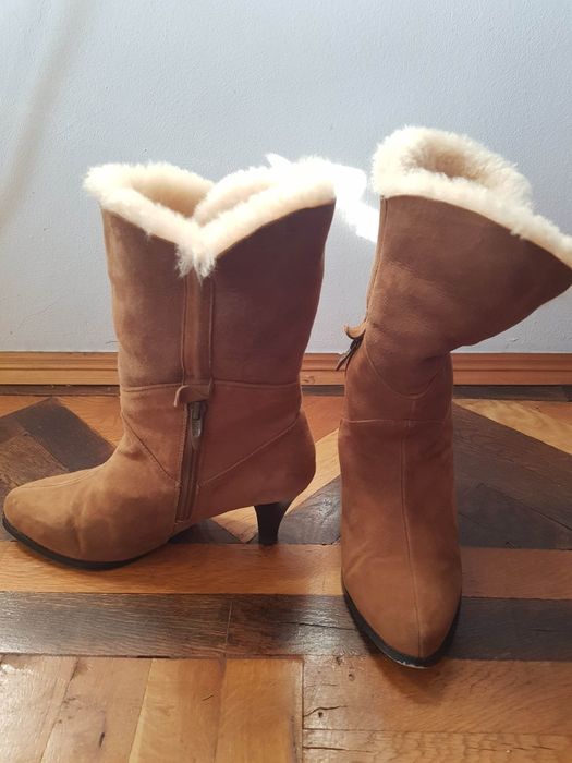 UGG обувки на нисък ток