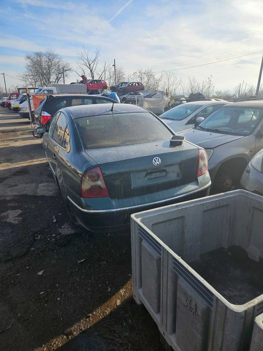 Фолксваген Пасат 2.5 2001 година на части