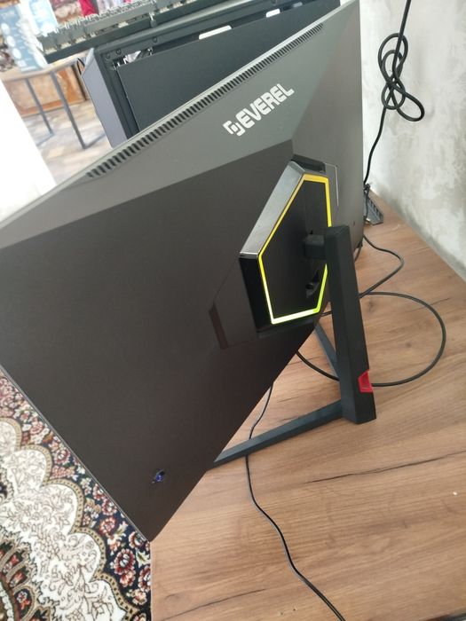 Продам монитор эверел