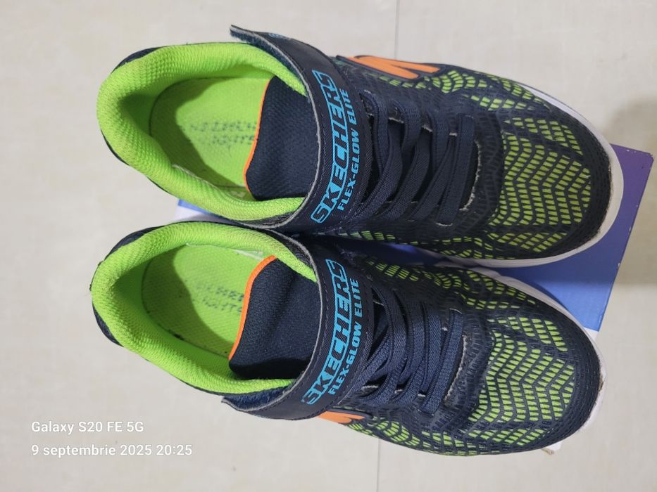 Adidasi Skeckers 35, aproape noi