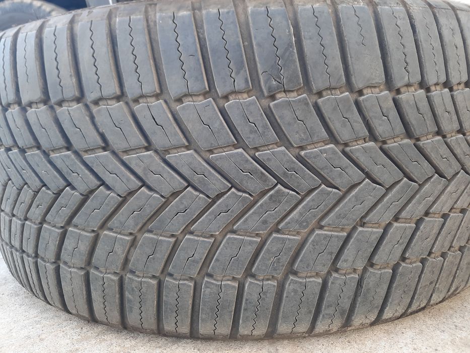 235/50/19;235/55/19 и 245/45/18  Всесезонни Гуми с борд