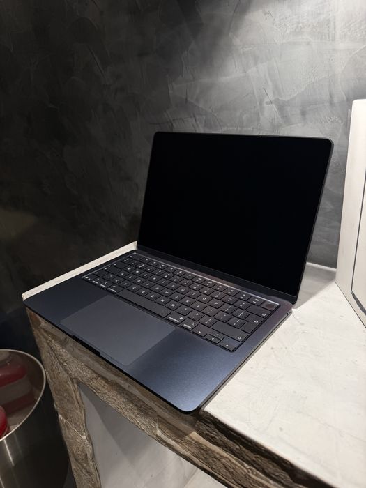 3 cycle! КАТО ЧИСТО НОВ Macbook Air M4 Midnight 13" — миниатюра 6