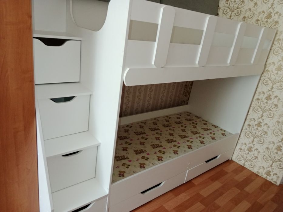 Двухъярусная кровать