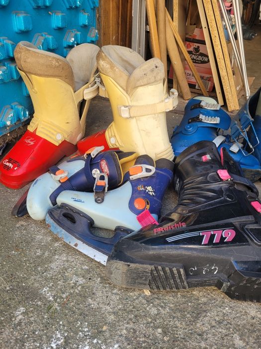 Clăpari, patine,schiuri