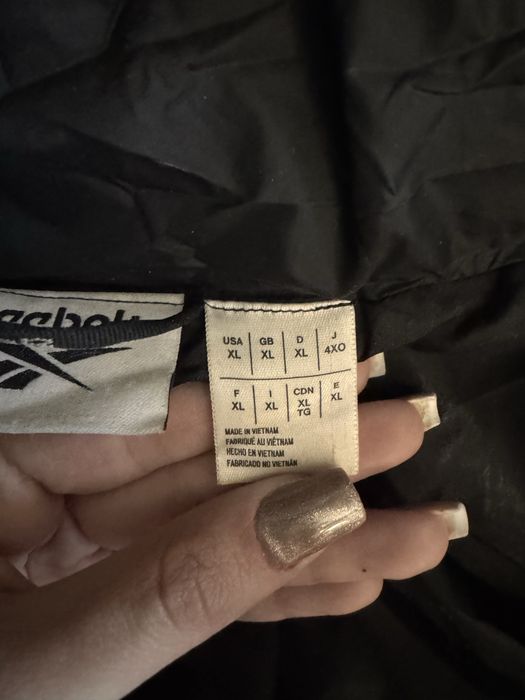 Продаю куртку Reebok
