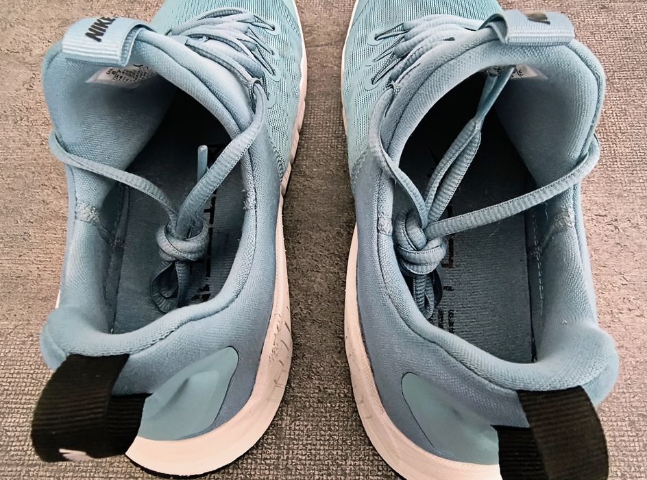 NIKE FREE METCON 6

Оригинални мъжки маратонки много добре запазени.Размер 41, 26 см. Използвани са за кратко.