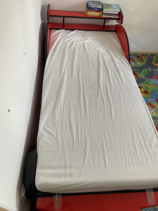 Pat in forma de masinuta cu saltea